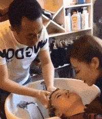 每日一笑:妹子厉害啊,第一次见识到了真正的舔狗