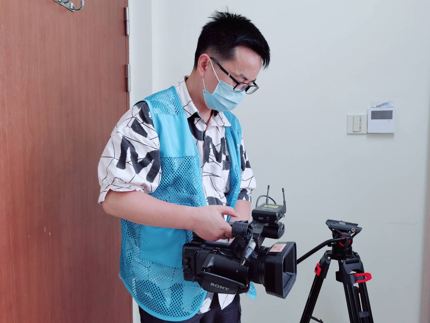 今日长三角系列人文纪录片拍摄花絮浙江省人民医院原骨科主任夏冰