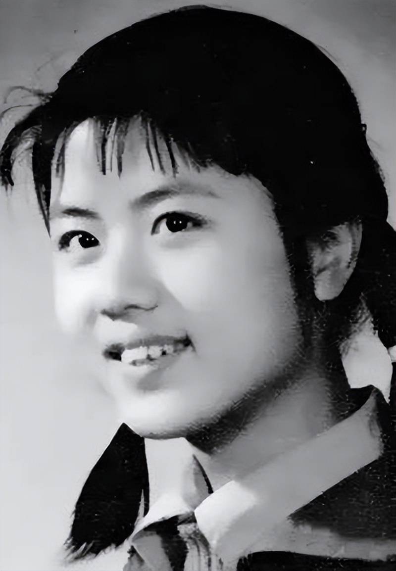 王安忆:初中毕业成著名作家,她嫁给平凡丈夫幸福吗?