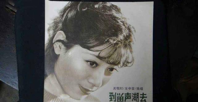 日本歌手牧村三枝子图片