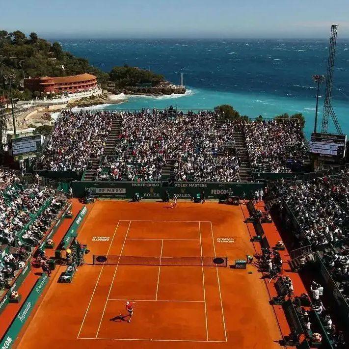 【科普】揭秘红土网球场的小秘密:原来它这么费水!