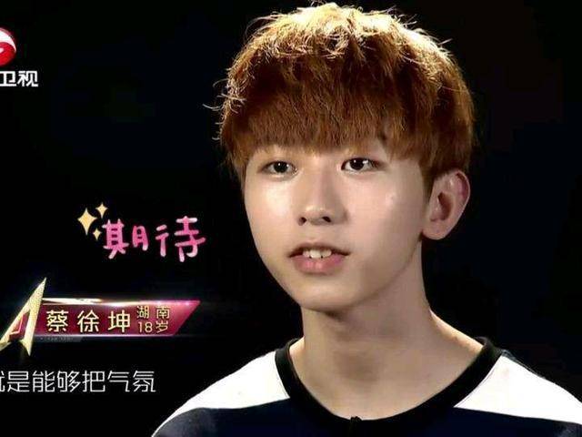 这些明星跟童年照长得一模一样,可青春期跟现在却判若两人_杨幂