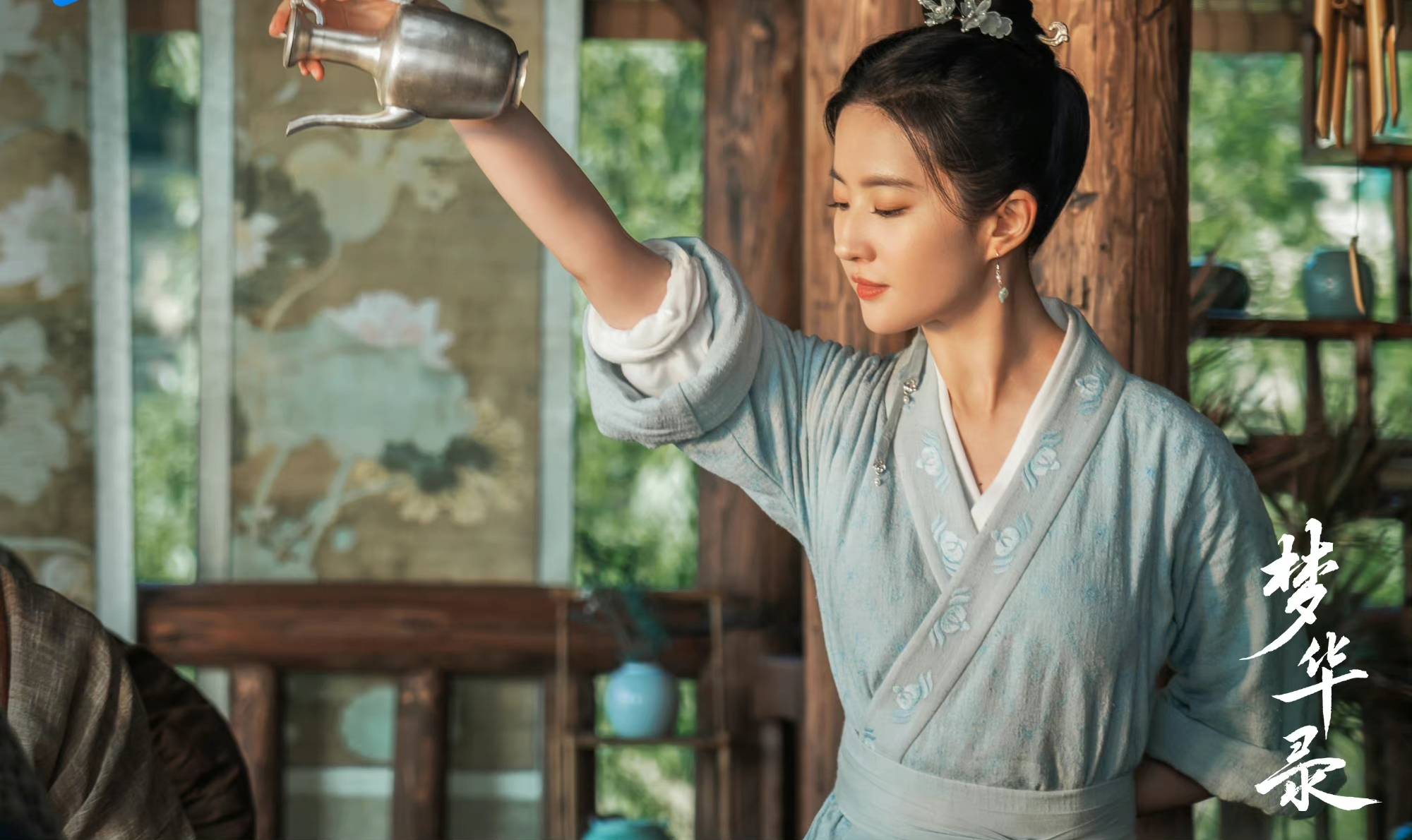 刘亦菲代表作:《金粉世家》白秀珠,《天龙八部》王语嫣,《仙剑奇侠传