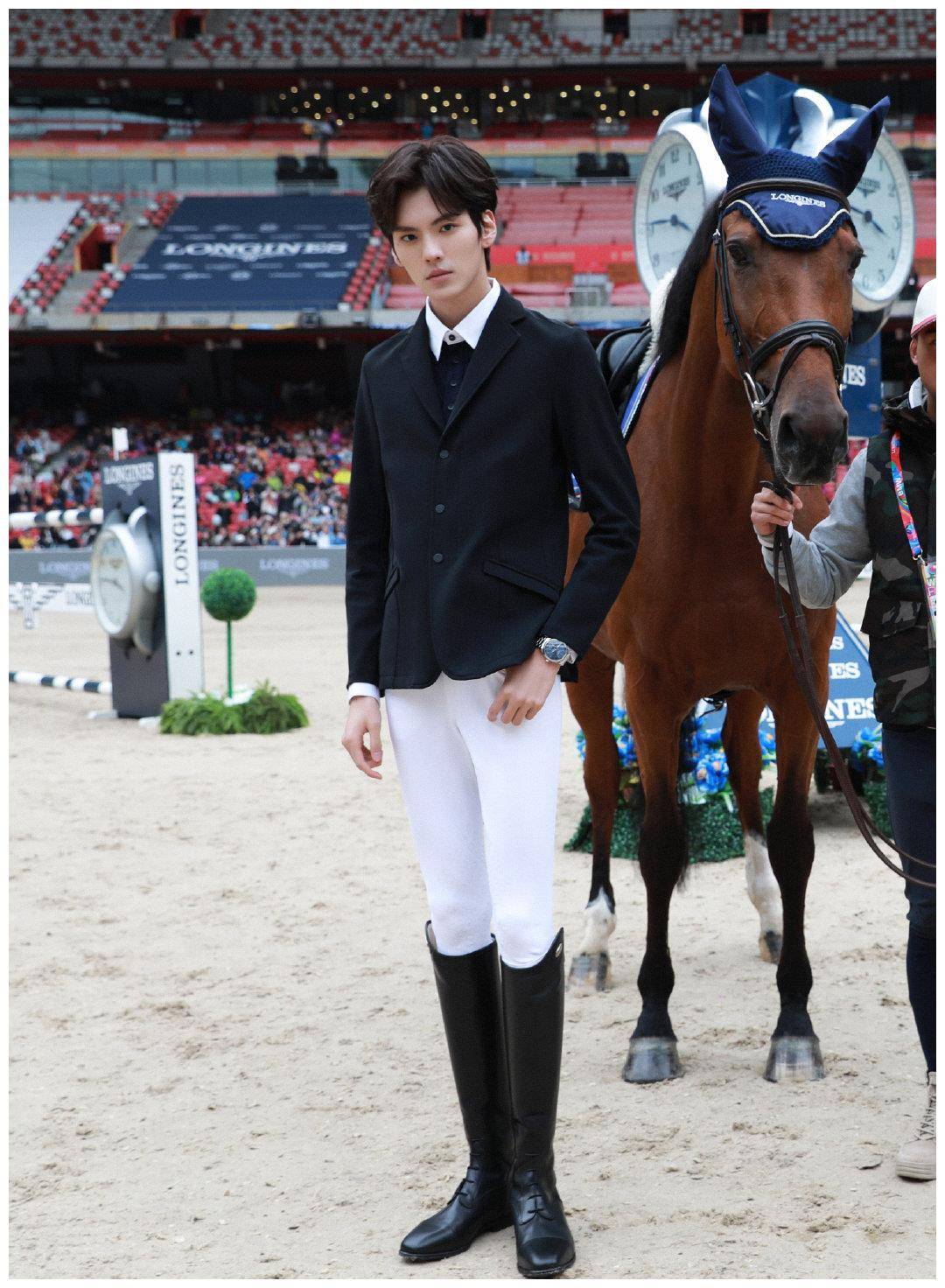 看马术怎么穿?赵丽颖,林彦俊做示范