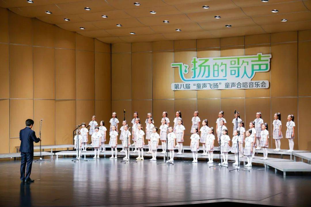 10,《和你一样》《siyahamba》《和你一样》是一首公益歌曲,歌词朴实