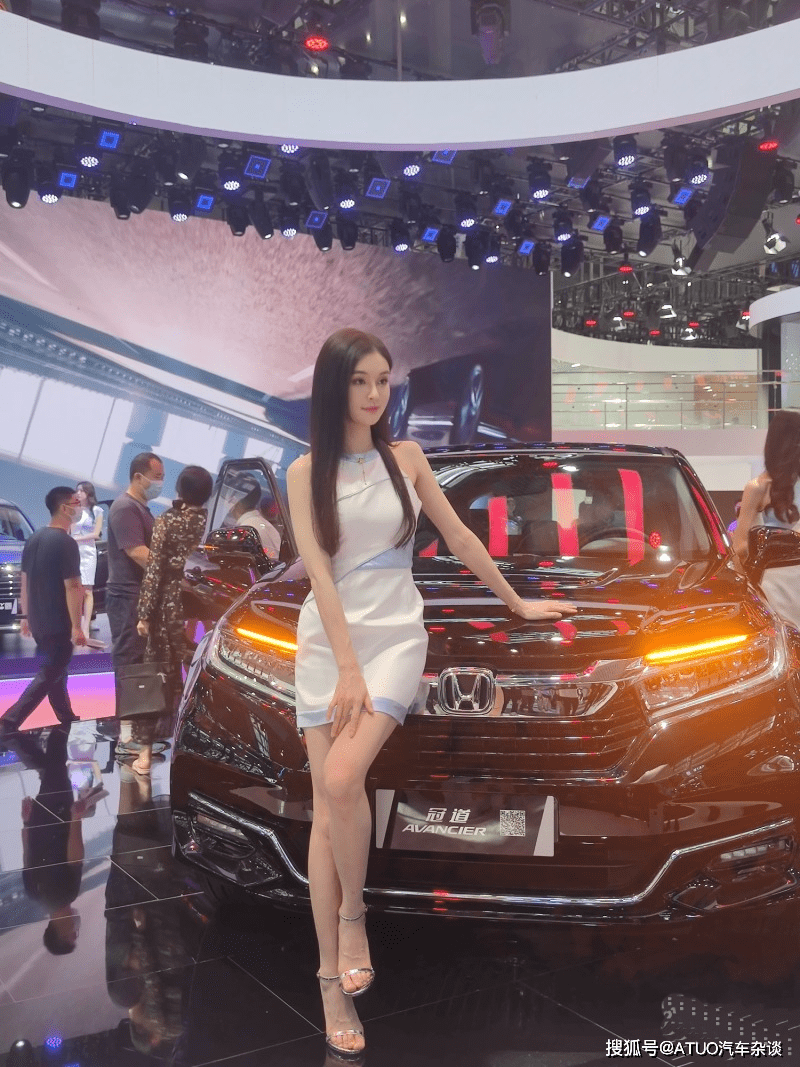 本田冠道这位车模太可爱直击2022年粤港澳大湾区车展现场
