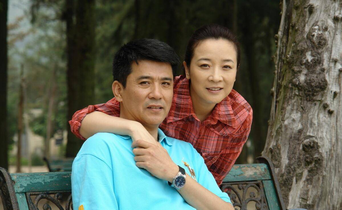 还有的人认为,刘惠宁可能是为了拥有一个完整的家庭.