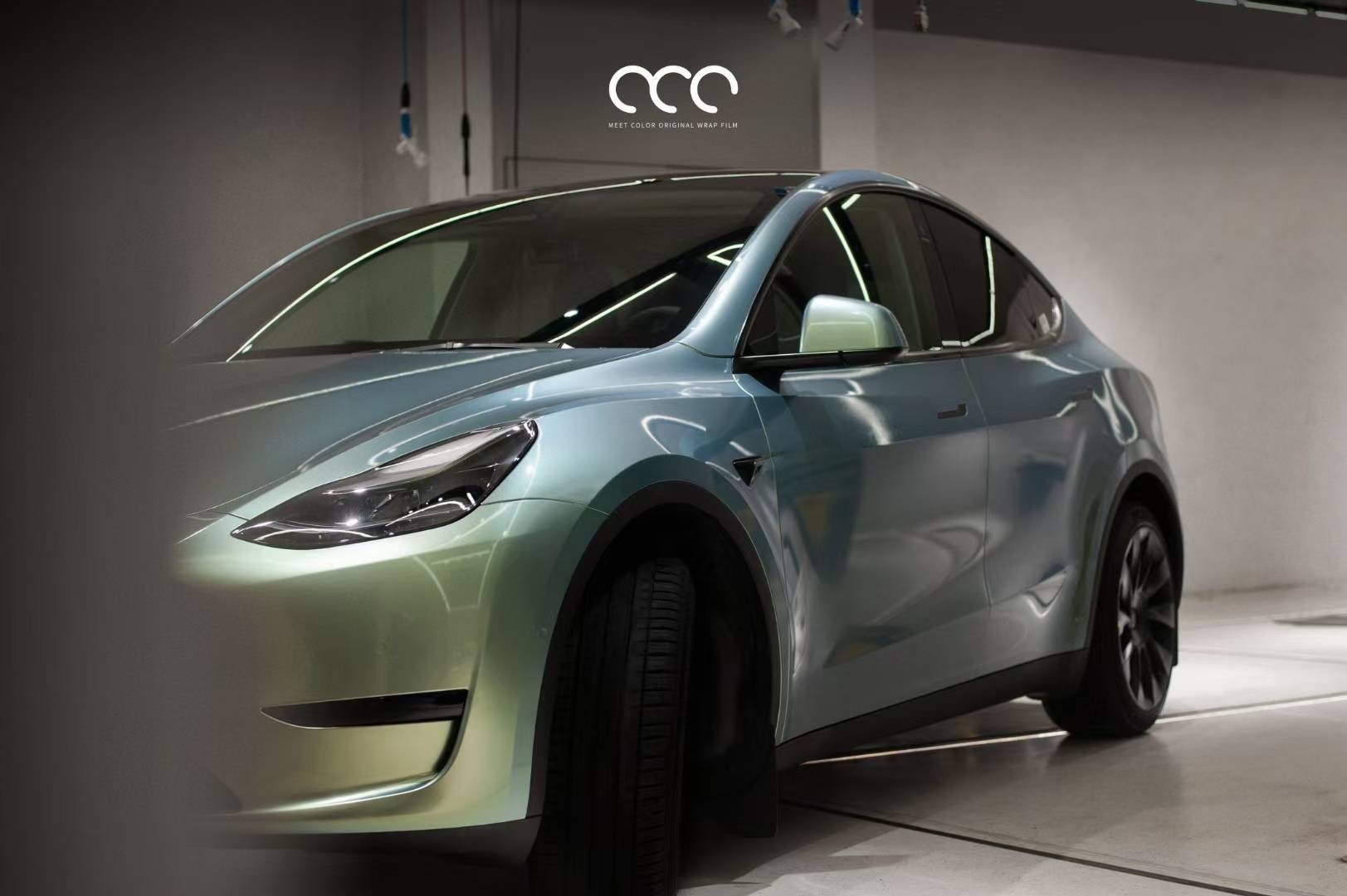 特斯拉modely改色膜渐变亮面灰幻绿漫彩