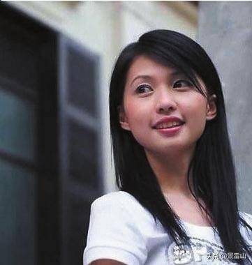 尹索微尹索微重庆力帆集团董事长尹明善与第二任妻子陈巧凤之女.