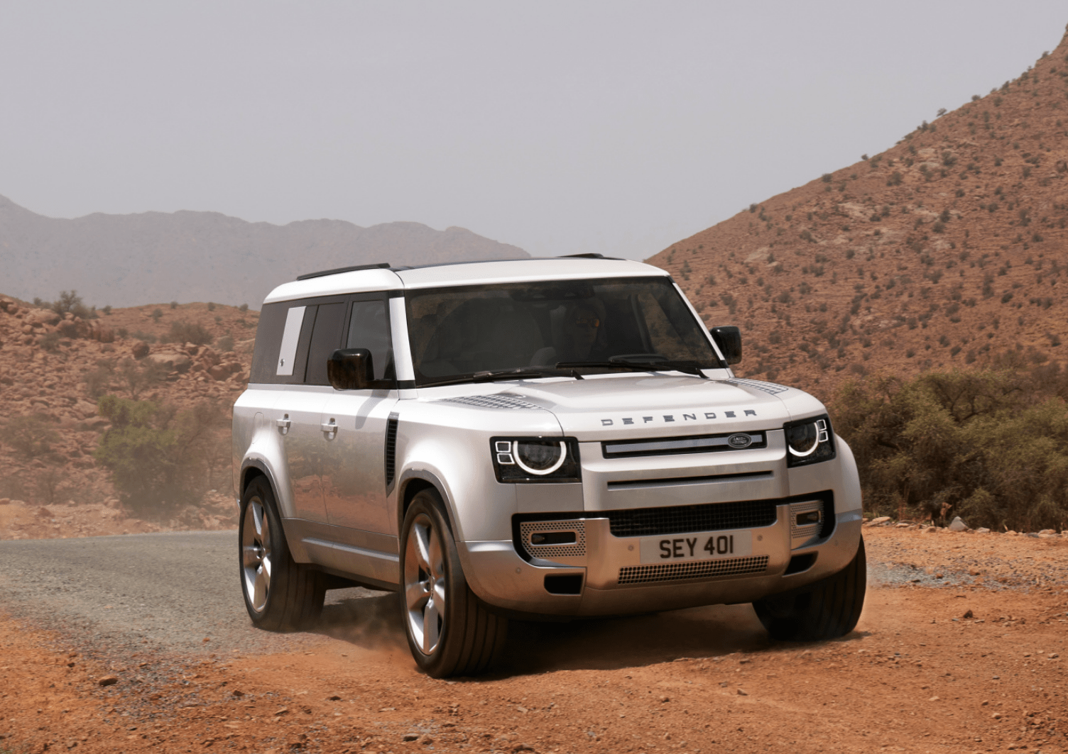 路虎卫士130官图曝光比gl8还能装3排共坐8人