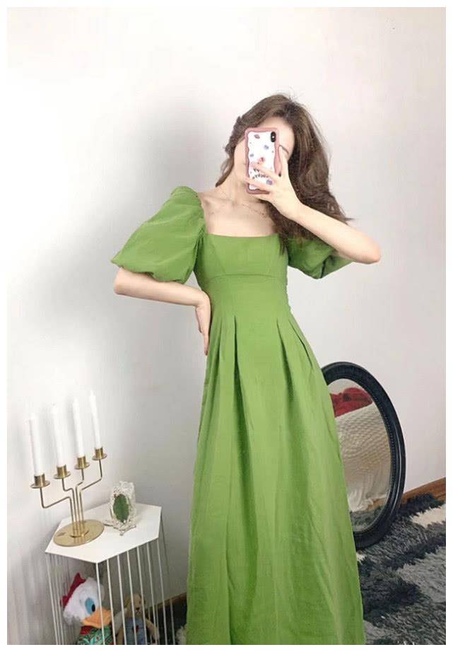 绿色裙子配啥色上衣图片