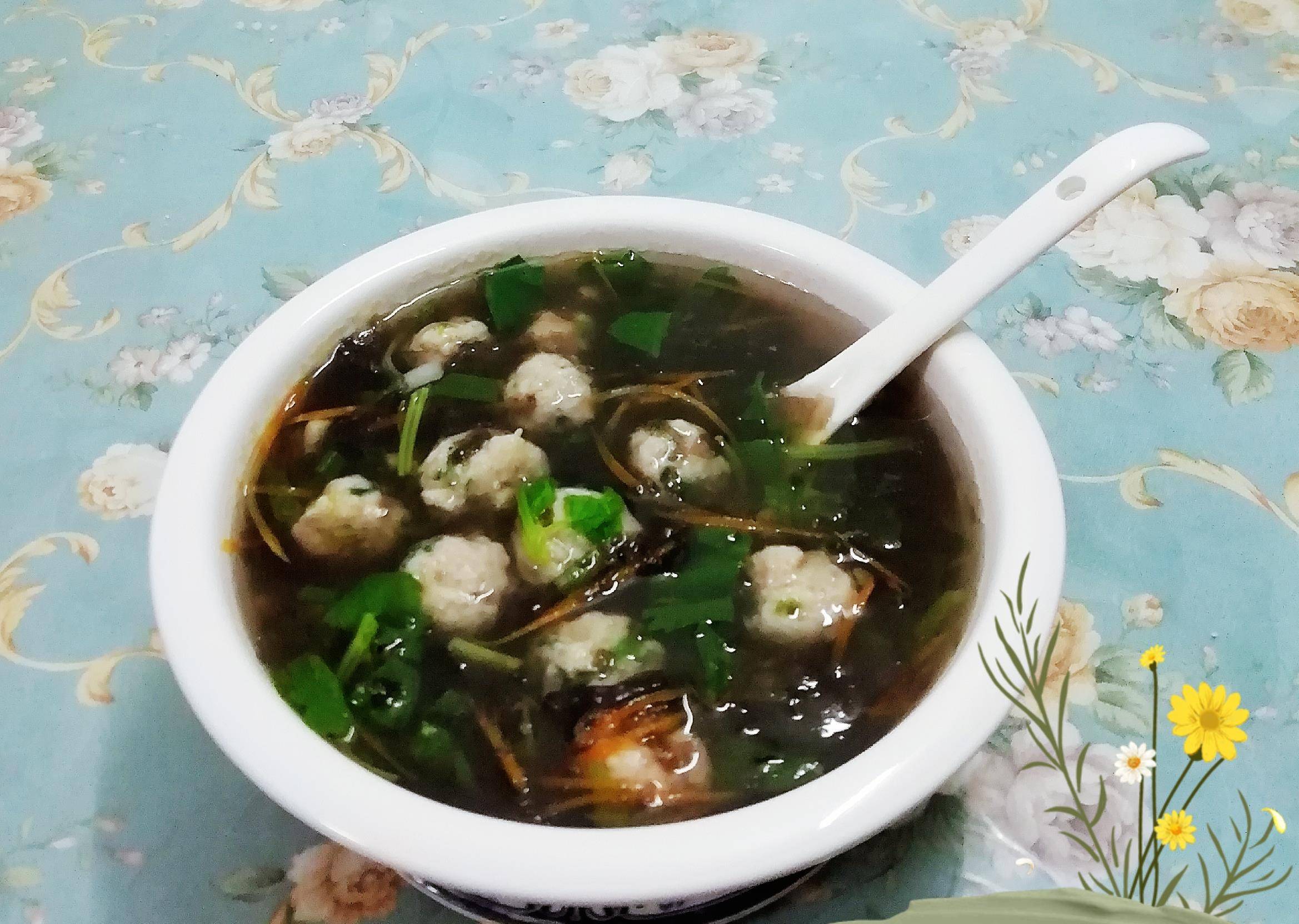 鱼饺鱼饼鱼丸同时出锅,满桌鲜_鲮鱼_饺子_紫菜