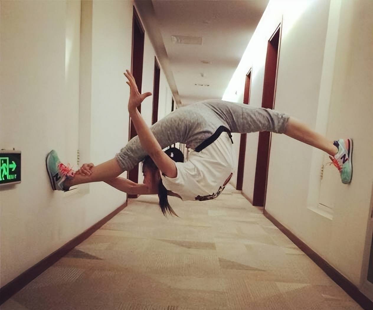 原创一字马女神舒思瑶30岁身材火辣1米72的大长腿惹人羡慕