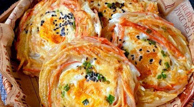 原创西葫芦火腿鸡蛋饼和土豆丝鸡蛋饼的做法
