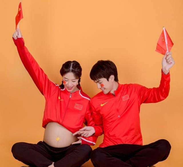 娇妻身穿中国队队服上镜,手扶孕肚好美_王宇_生活_老婆