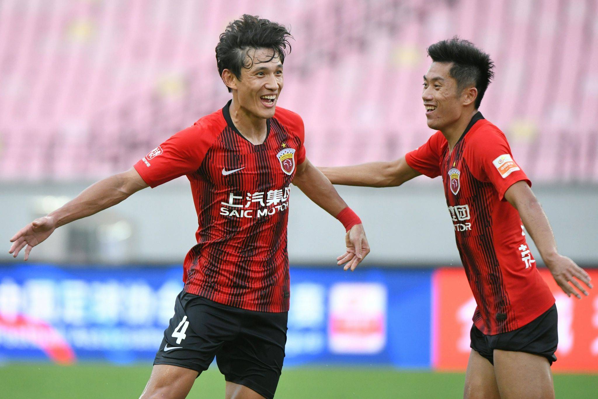 不过需要注意的是,上海海港上轮在客场面对山东泰山,被对手贾德森在下