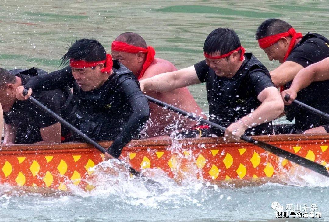 端午节!巫山划龙船太精彩了!_大昌镇_龙舟_表演赛