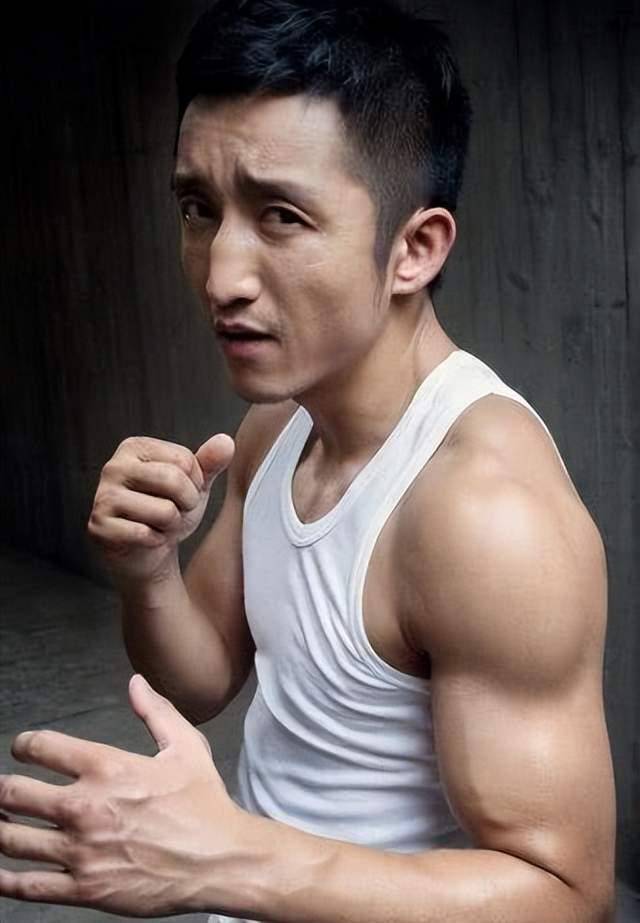 冉莹颖曝光豪宅庆祝上海解封,网友:你们家房子得2000平_邹市明_院子