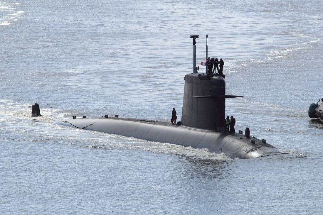 图片:法国第一代的红宝石级核潜艇,比很多常规潜艇都小比起凯旋级