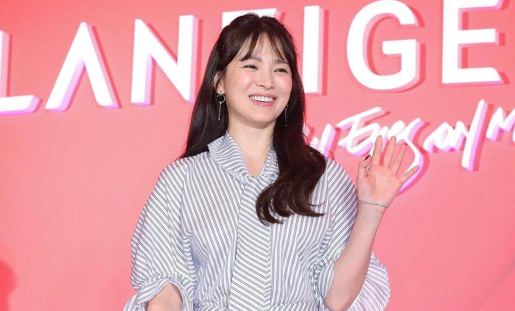 宋慧乔纽约生活近照39岁的她胖了一圈披着长发比以前更美