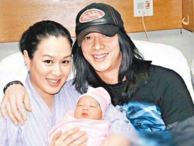 论保养只服这6位女星,与亲生女儿同框似姐妹