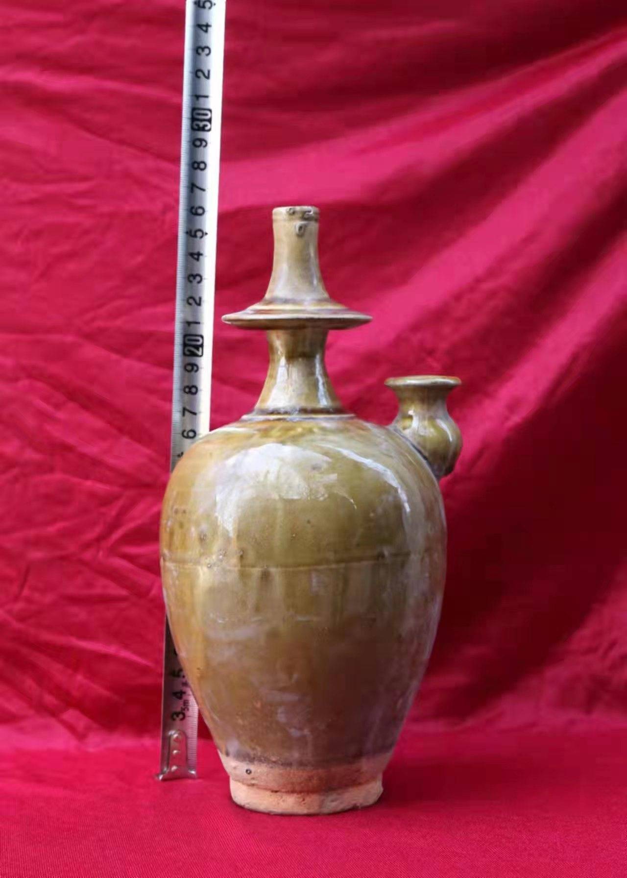 宋代越窑黄釉罐珍品赏析