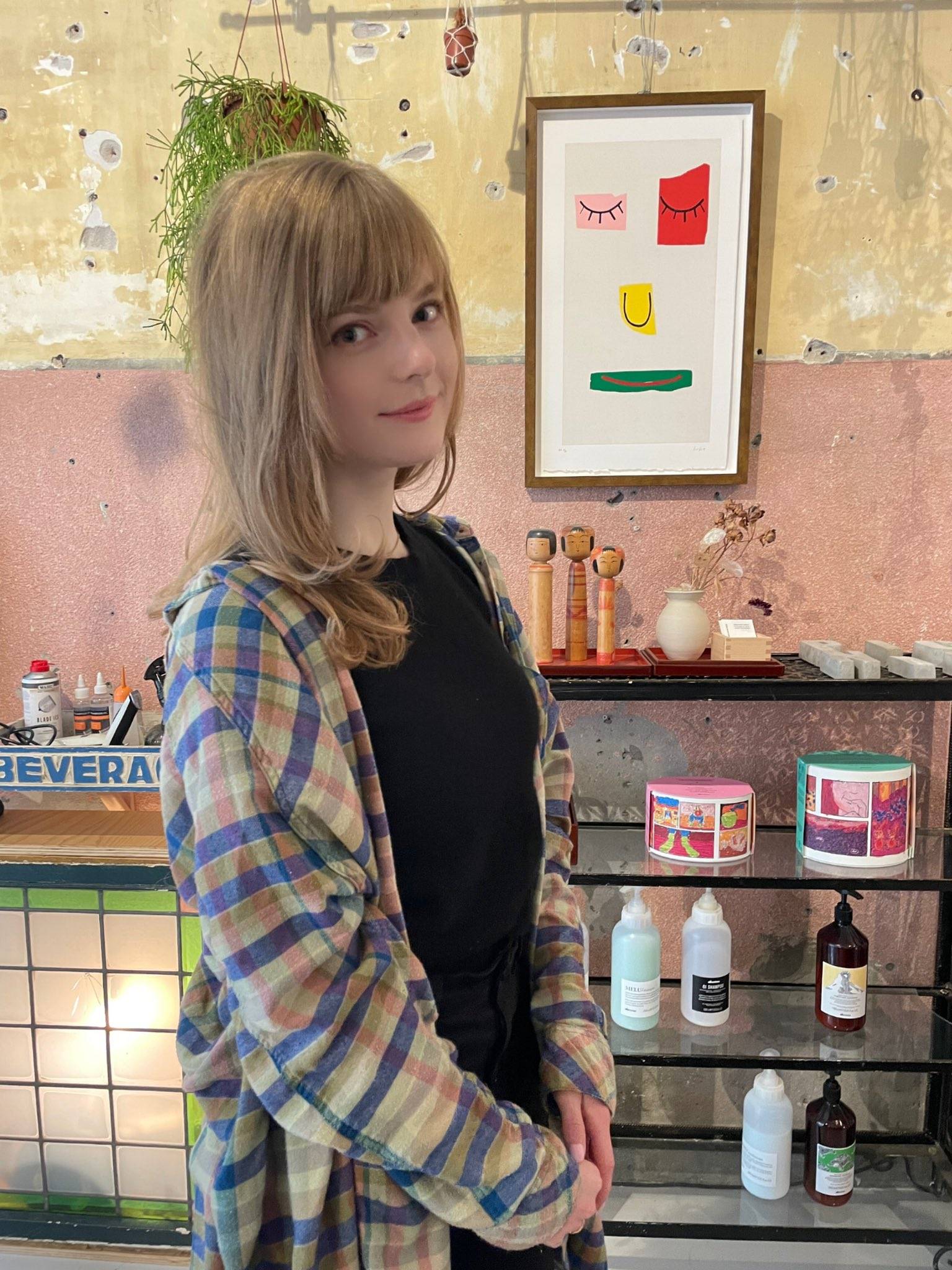 ella freya的生活照:阿什莉的漫画形象:从图片来看,ella freya小姐姐