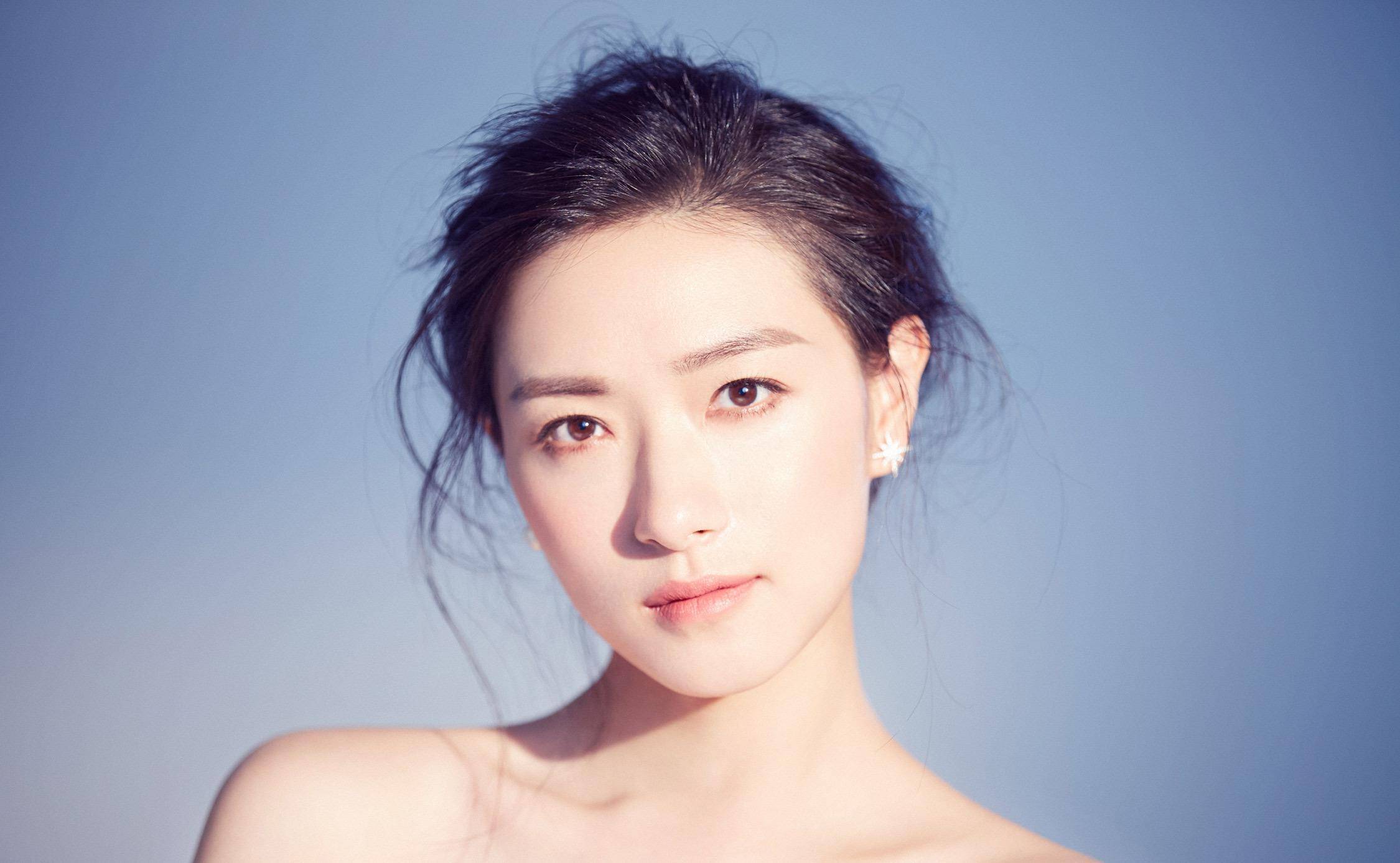 演员万茜演绎多种风格,优雅迷人,完美诠释多重魅力_角色_演技_郑秋冬