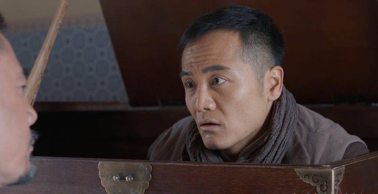 他是张嘉译的亲表弟,表哥用11部戏将他捧红,如今戏约不断_成功_姿势