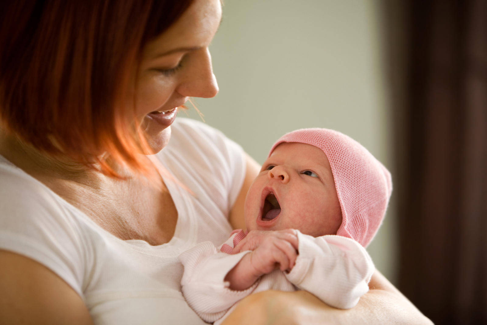 如何区分宝宝是溢奶还是吐奶?一一解释清楚,新手宝妈要牢记