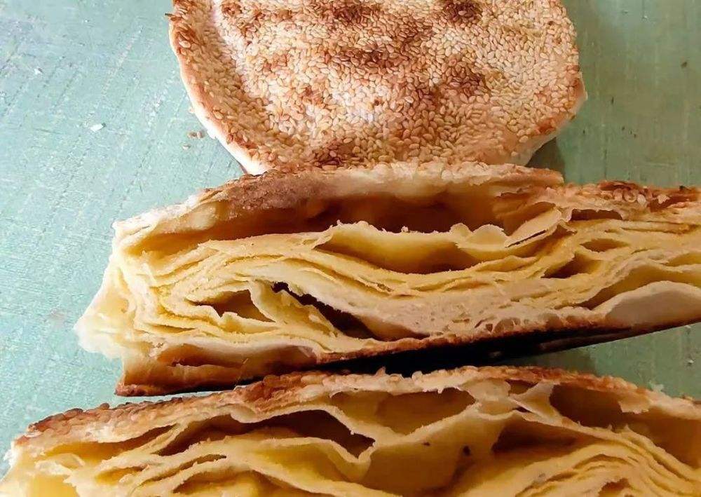 辽宁地标美食凌源美食三宝之首吊炉烧饼