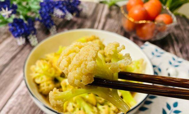 花菜我家女兒最愛的吃法,配料簡單,酸爽脆嫩不油膩,一口就愛上_口感