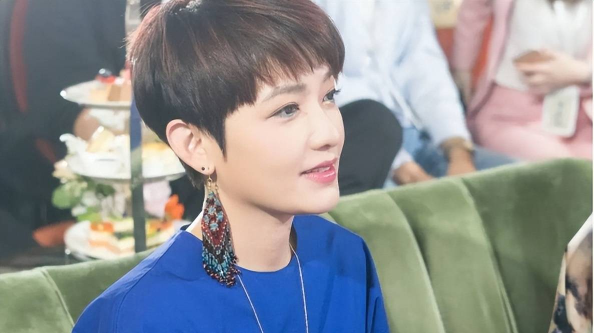 从"乖乖女"到"小魔女",歌手范晓萱如今后悔了吗?_孩子_艾伦_妈妈