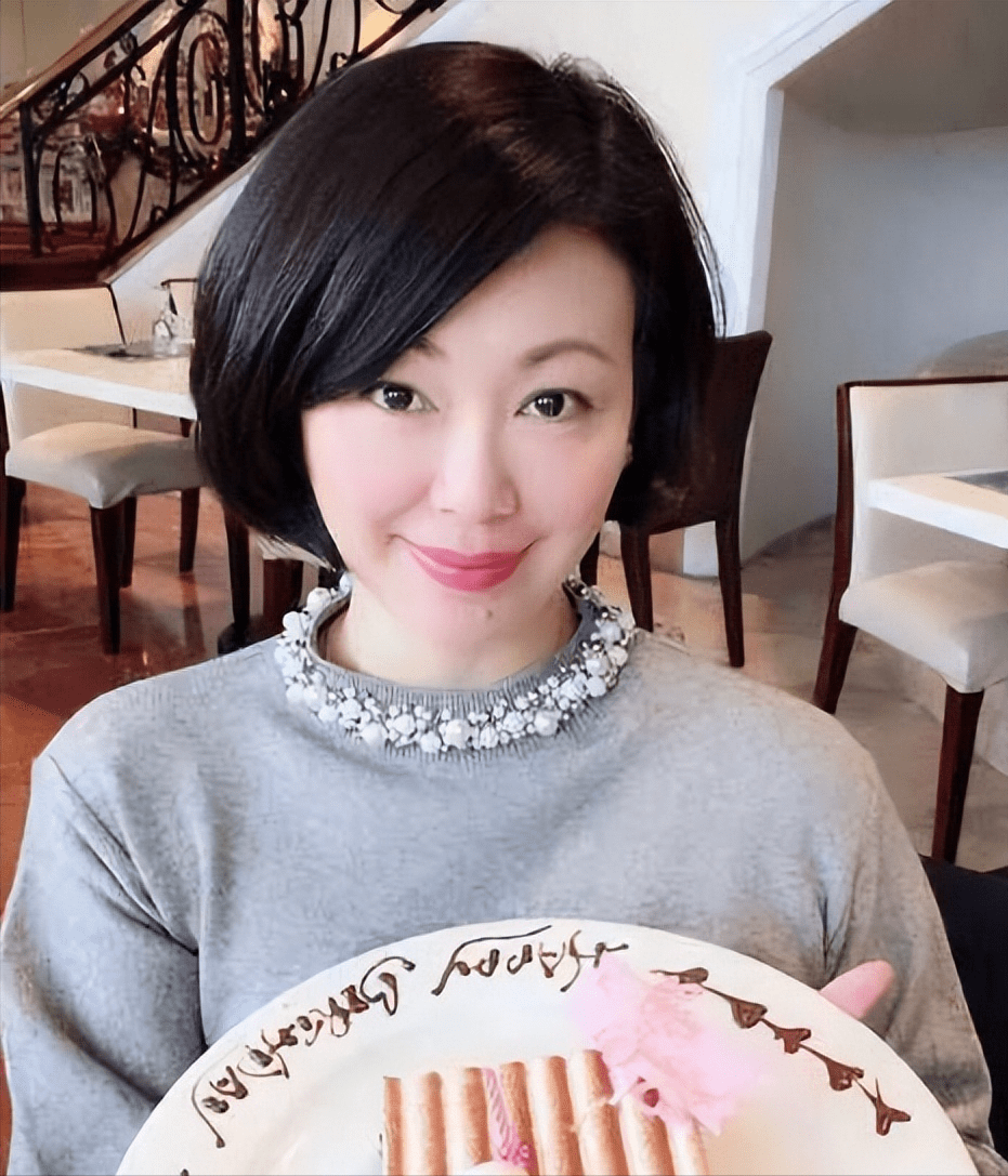 同样淡出的还有"王屋派曾柔"陈安琪,从近照看依旧美丽.