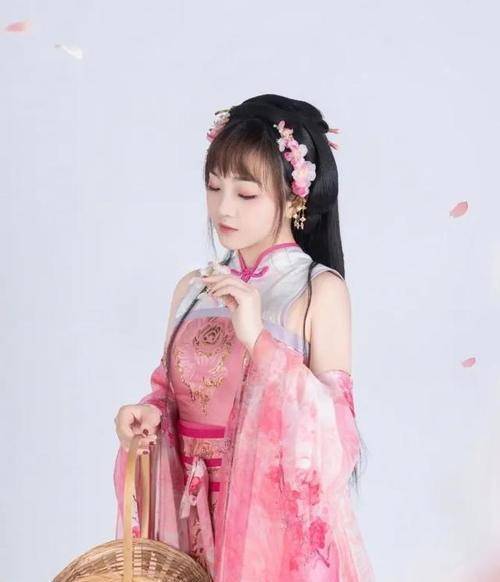 瘦出瓜子脸的林妙可太美了!