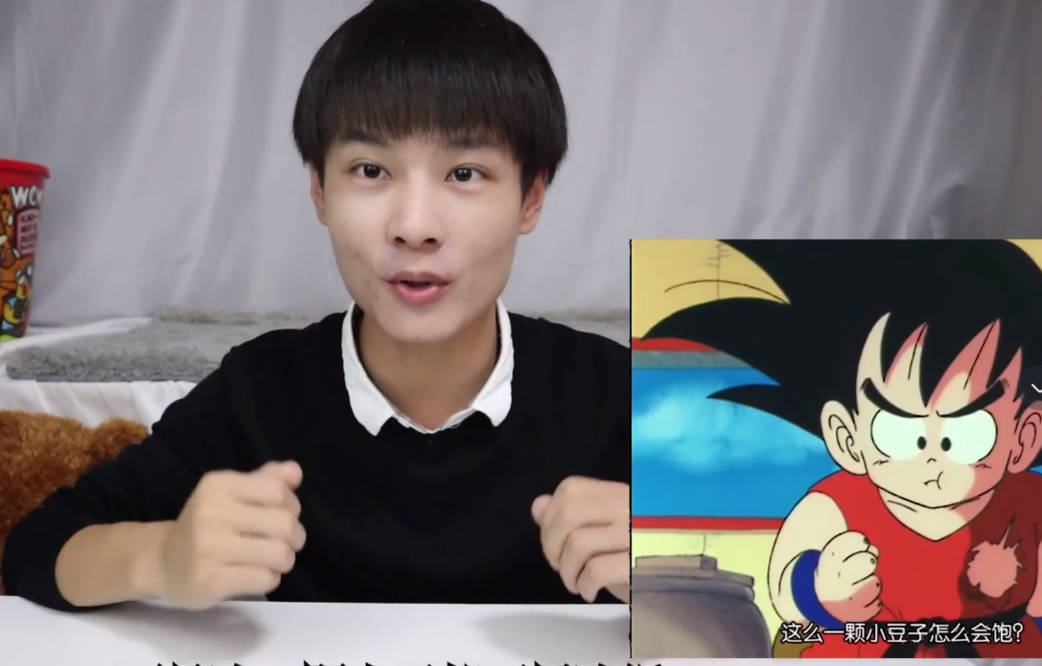 原创你见过脑洞如此大的美食博主吗52米辣条织围巾果冻做成刀