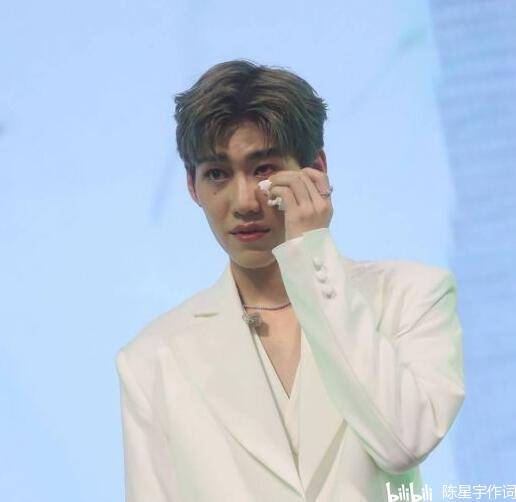 原创泰剧以爱演员ppkrit哭泣回应人身攻击言论对于牵连到知心好友bill