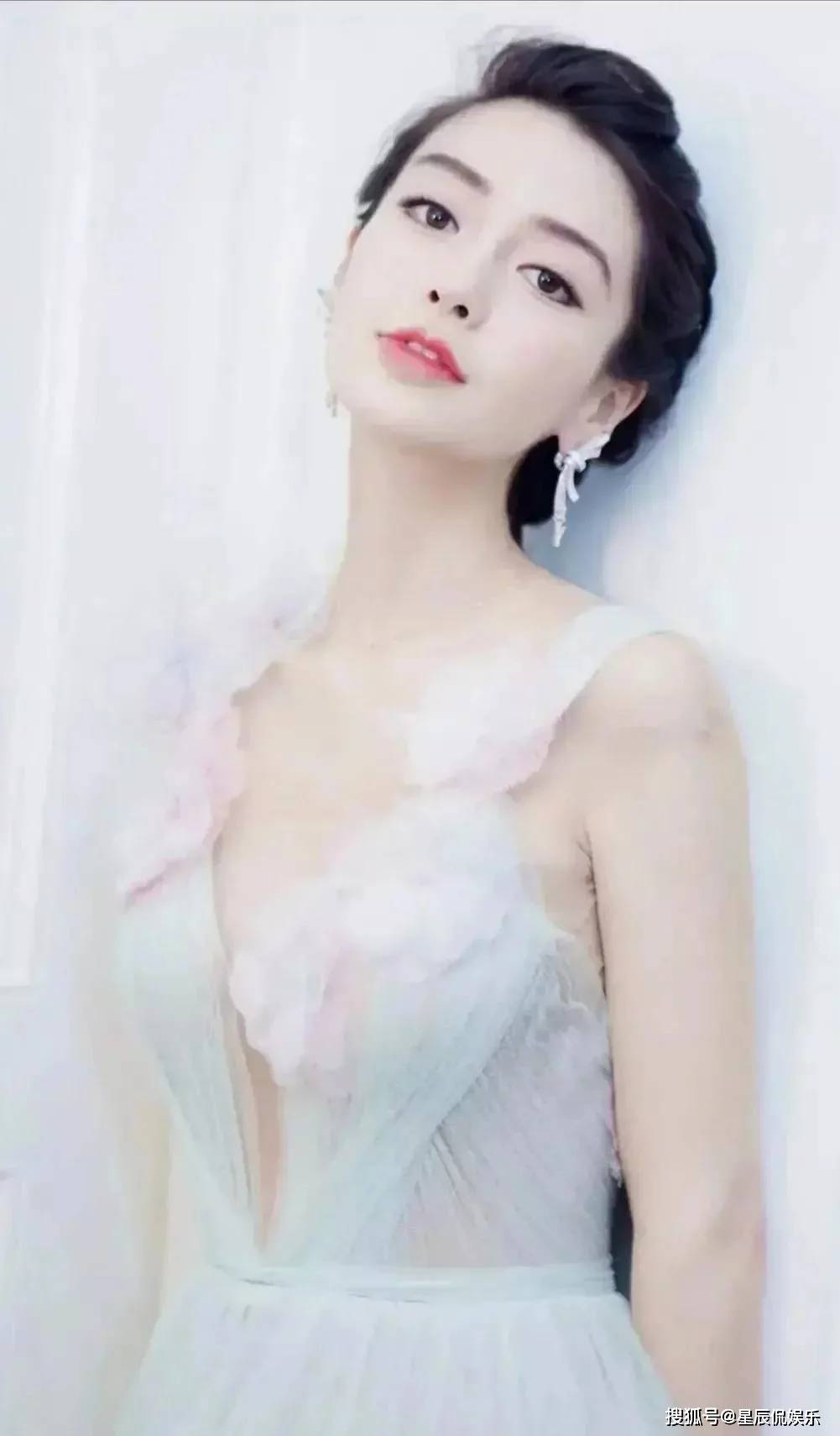 原创杨颖在跑男十里的这身装扮如精灵公主来到人间