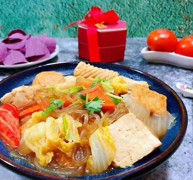 白菜豆腐炖小丸子美味营养丰富