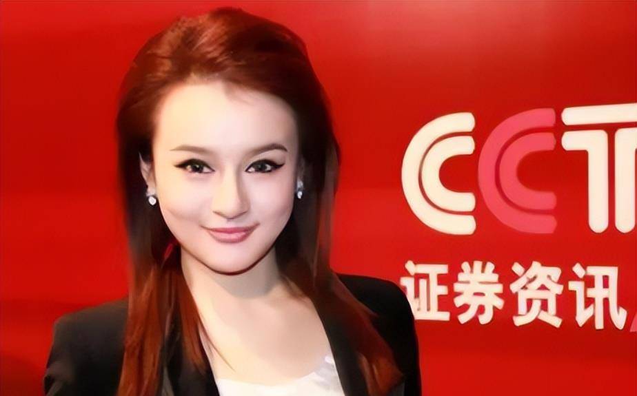她曾经是央视财经频道的主持人,吉姆罗杰斯,股神巴菲特的儿媳妇玛丽