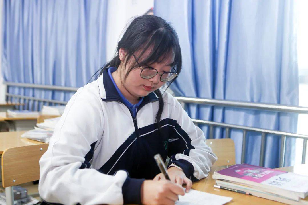 史硕硕广州番禺职业技术学院"一步到位,上本科"组的李子妍同学,文化