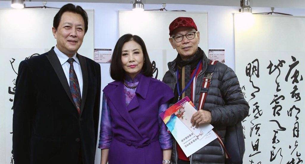 "唐僧"罗家英近况曝光,73岁仍穿着精致,妻子汪明荃晒年轻旧照