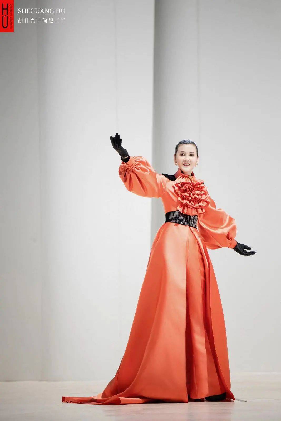 胡社光时尚娘子军时尚天团刷新梦想高度_武汉基地_姐姐_罗朝缤