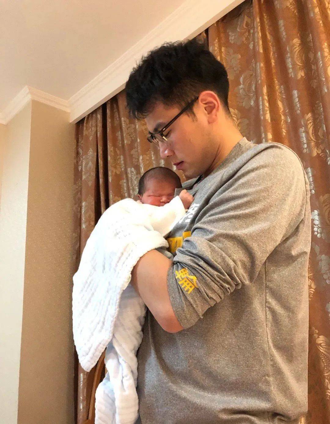 或许,他是cuba最像科比的主教练_周鲁男_训练课_历史