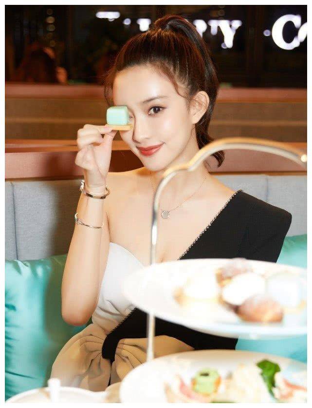 《陈情令》里不火却最会穿,西装只穿半边,不仅个性还显瘦_黑色_孟子义