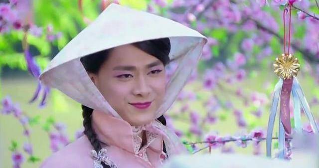 李易峰一直出演的帅气的男主,像男扮女装这样的恶搞角色,确实不多,但