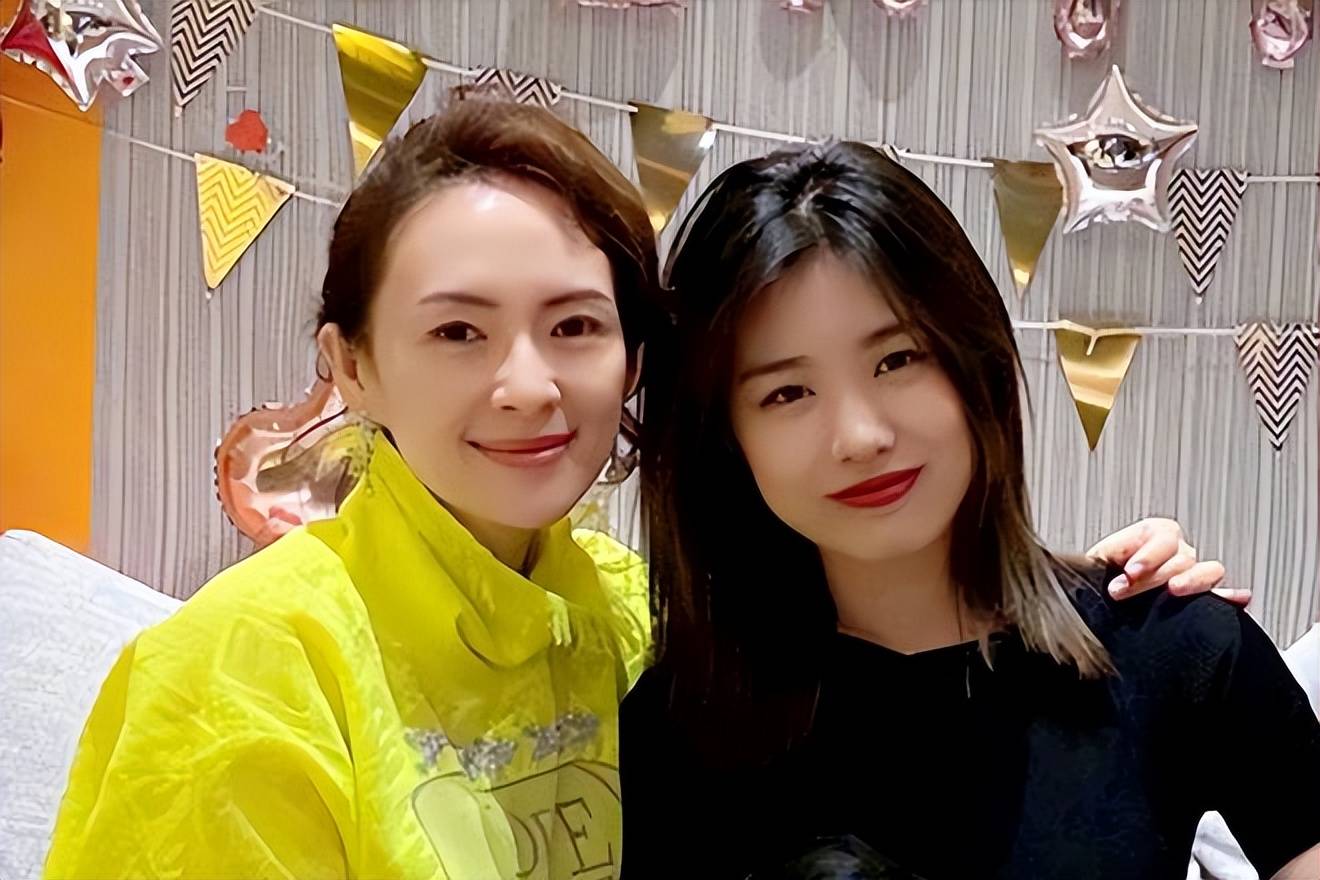 小苹果妈妈因思念女儿落泪,2年前曾谈过恋爱,未来考虑再生孩子_葛荟婕