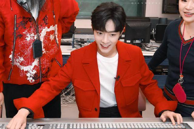 肖战出席;任嘉伦,谭松韵同台;秦岚再唱这首歌_活动_舞台_魏大勋