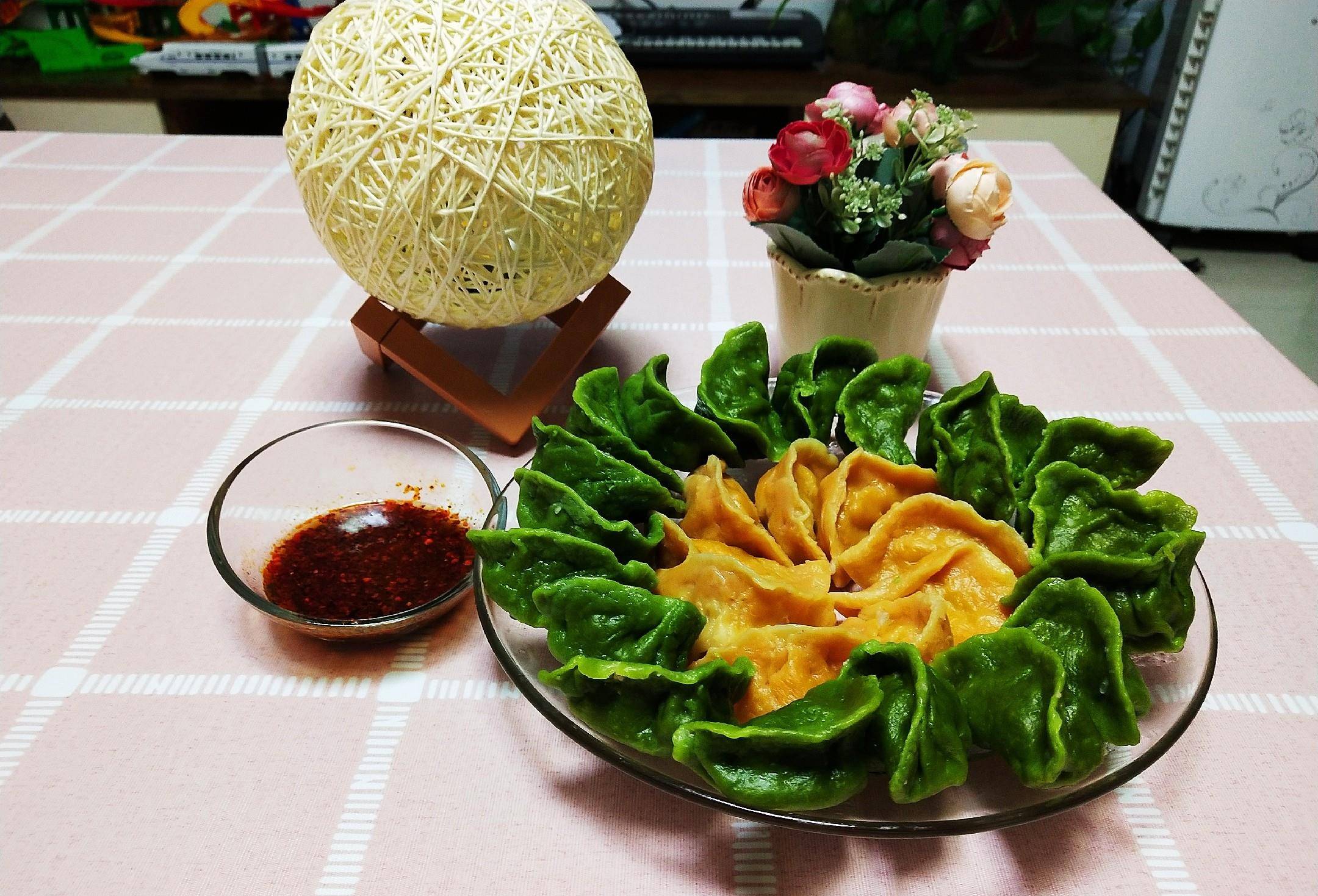 原创双色蔬菜汁饺子好看又营养让宝宝爱上吃蔬菜