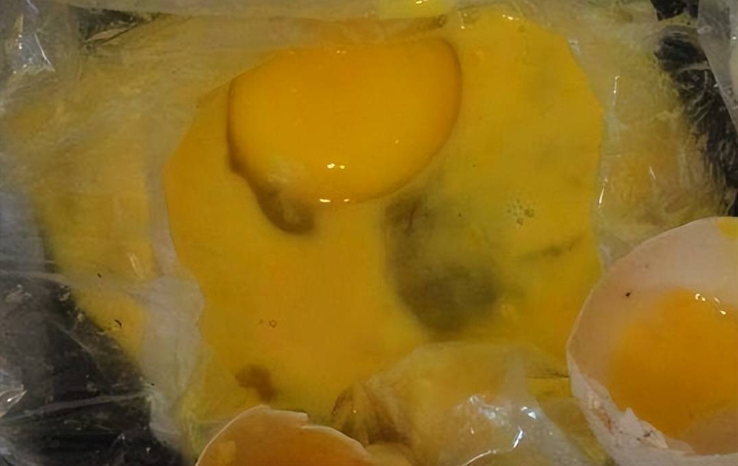 散黄蛋的形成可能单纯是由于运输过程中的震荡,也可能是因为存放的